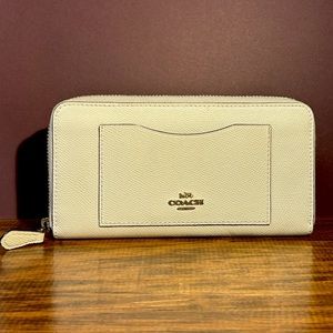 Coach Accordian Zip Wallet Crossgrain Leather White
